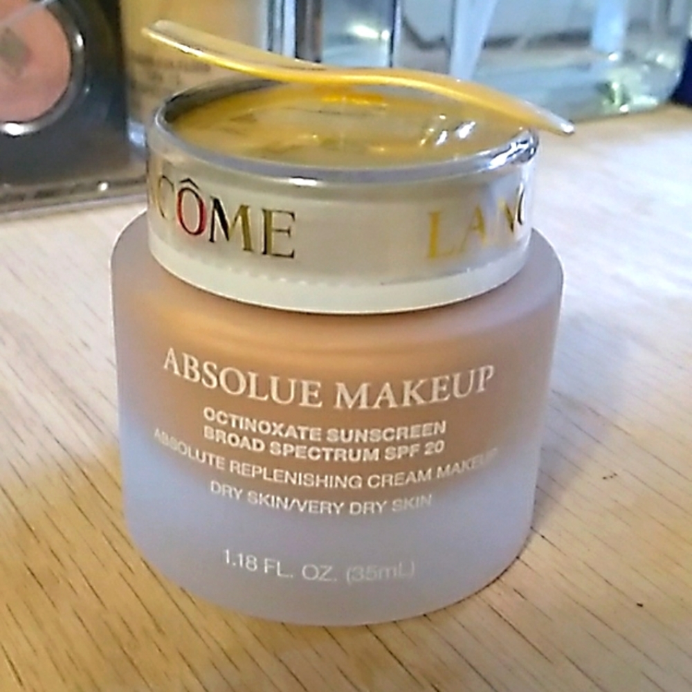 Lancome Absolue 10 Almond Foundation! Brand NEW!